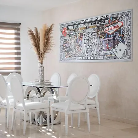 Moderne Avec Piscine, Proche *