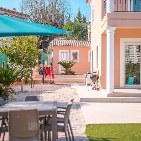 Moderne Avec Piscine, Proche