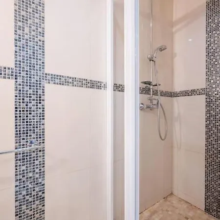 Moderne Avec Piscine, Proche *