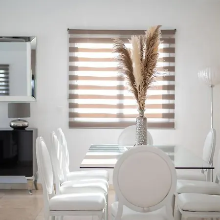 Moderne Avec Piscine, Proche Villeneuve-Loubet