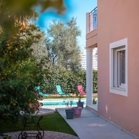 Moderne Avec Piscine, Proche Βίλα *
