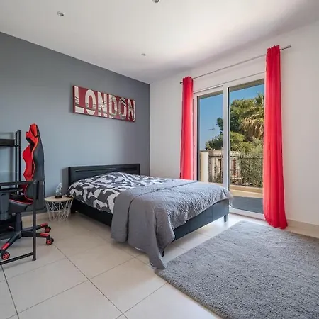 Moderne Avec Piscine, Proche Villa *